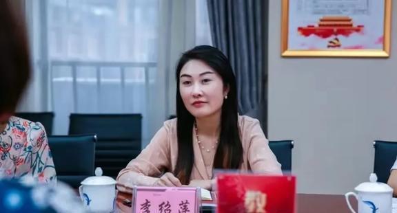 局长李绍萍吃瓜视频播放,揭秘幕后真相