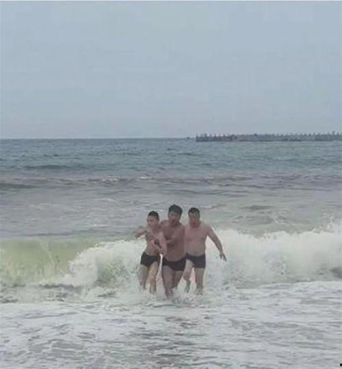 沙滩美女探长吃瓜视频,揭秘吃瓜视频背后的悬疑故事